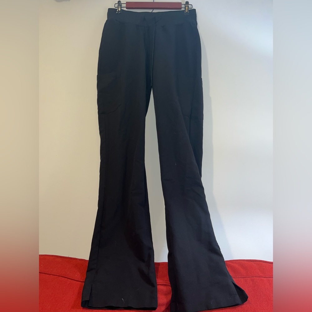 Mandala Scrubs- “9 Pocket Cargo Pants” in Black, size Small/Tall